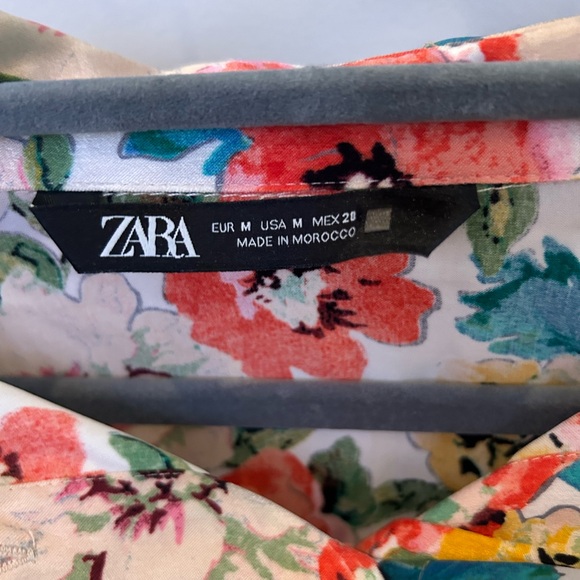Zara Floral Button Down - Picture 4 of 4